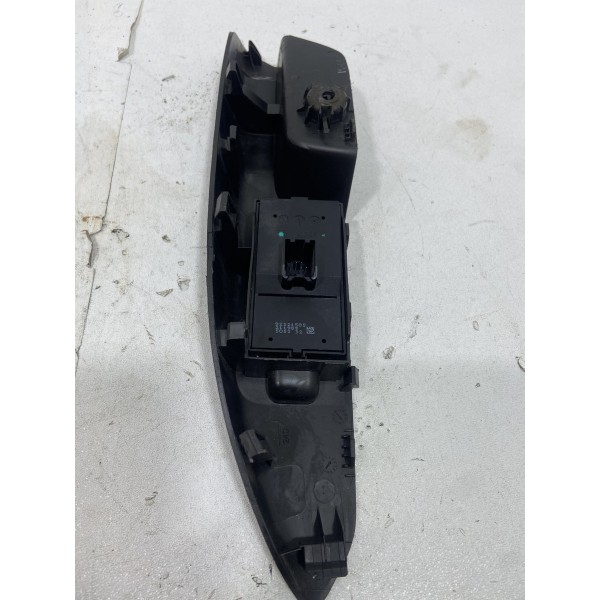 Moldura Botão Vidro Elétrico Direito Gm Spin Orig 52018633