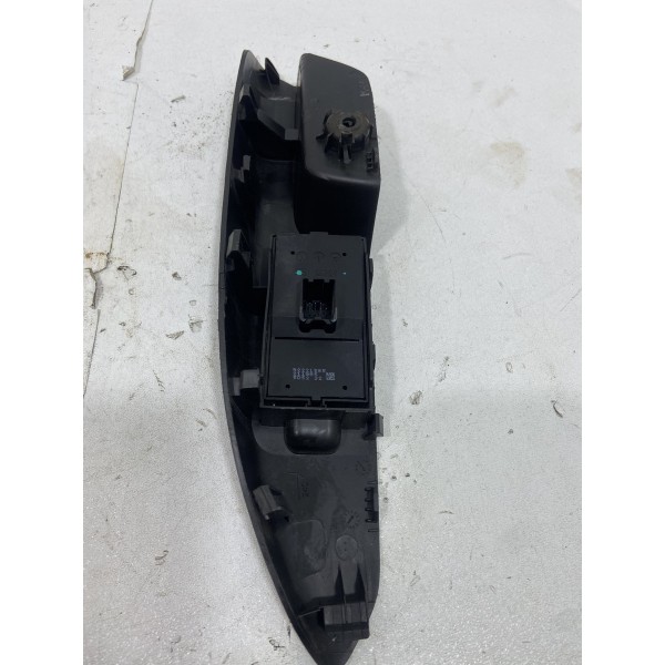 Moldura Botão Vidro Elétrico Direito Gm Spin Orig 52018633