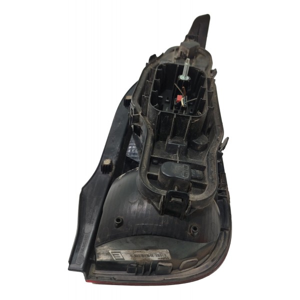 Lanterna Traseira Esquerda Chevrollet Up Tsi 2015 A 2017