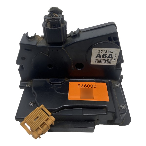 Fechadura Porta Traseira Esquerda Gm Onix 13/19 13518393